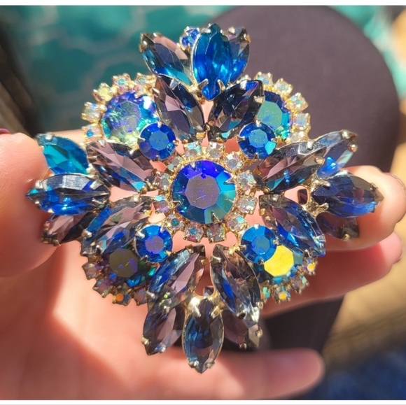 Vintage Juliana Blue Aurora AB Brooch - Picture 2 of 8